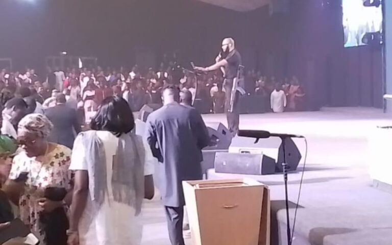 Abuja Pastor Has Apologised For Mounting Altar With AK-47 – House On The Rock Church