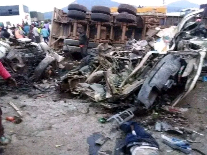 Over 50 People Dêad And Scores Injured After Track Ploughed Into A Market In Londiani, Kenya (Photos)
