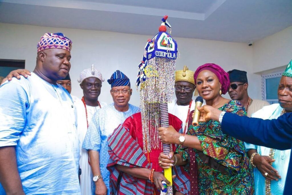 Lagos Gov, Sanwo-Olu Presents Staff Of Office To Four Monarchs (Photos) 3 Lagos Gov, Sanwo-Olu Presents Staff Of Office To Four Monarchs (Photos)