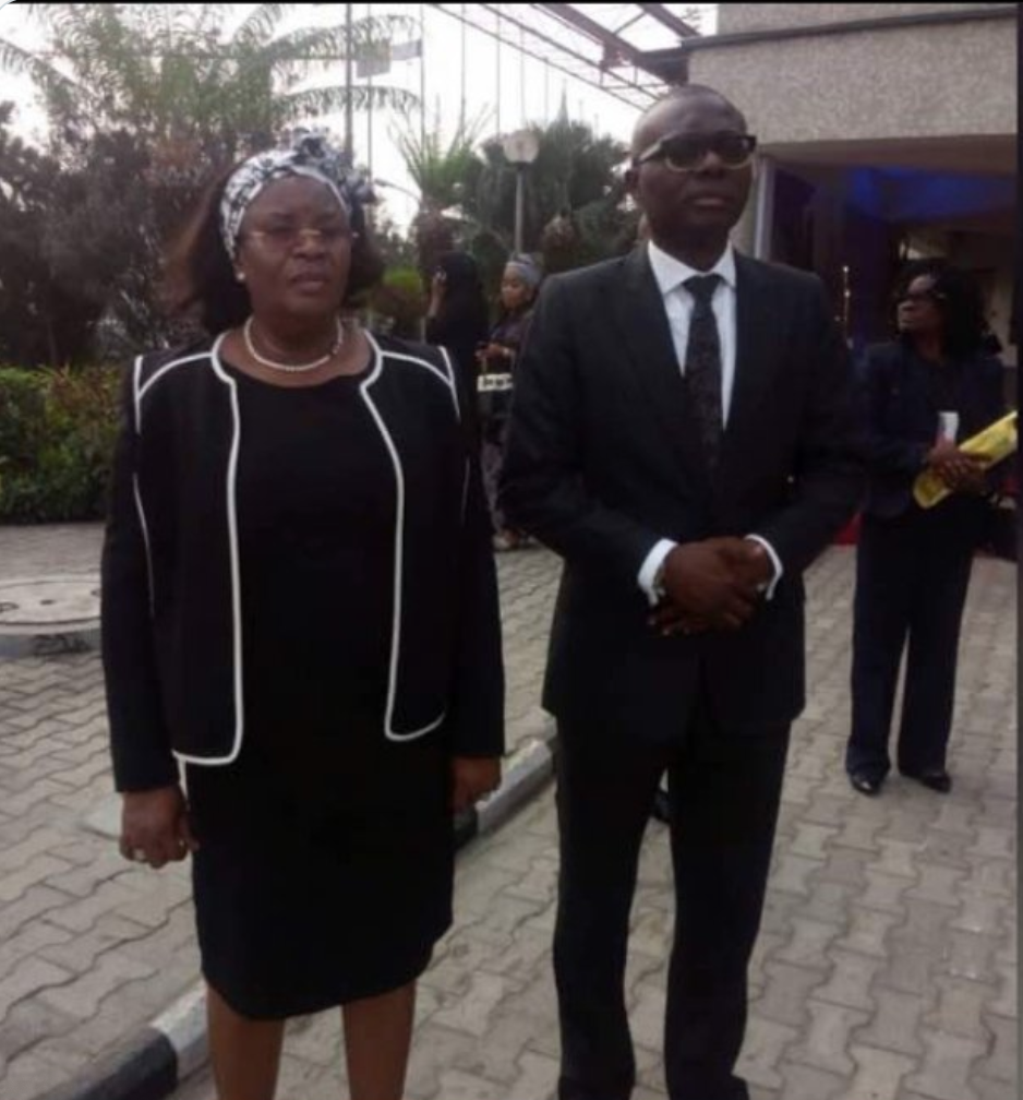 Photos Of Sanwo-Olu And Owner Of Private Funeral Company Allegedly Hiding 103 Slain #EndSars Protesters Emerge 4 Photos Of Sanwo-Olu And Owner Of Private Funeral Company Allegedly Hiding 103 Slain #EndSars Protesters Emerge