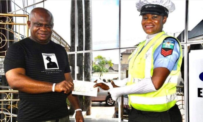 Apostle Chibuzor Gifts N1 Million, Abroad Scholarship to Dedicated Police Woman