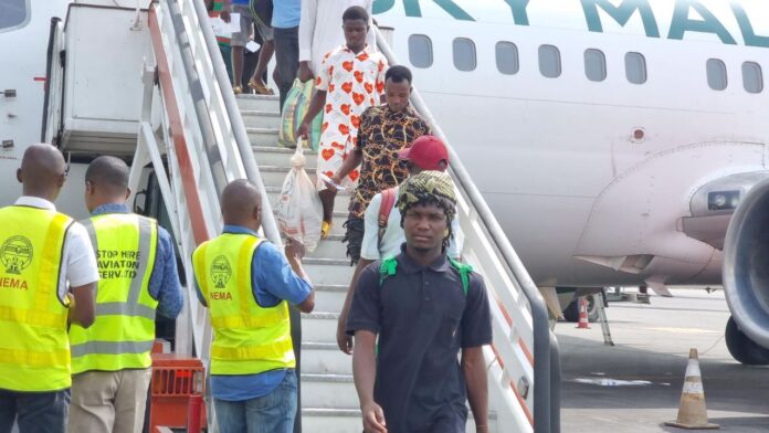 99 Stranded Nigerians Return From Niger Republic