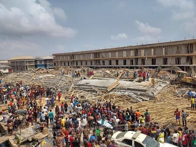 Six People De@d As Three-story Building Collapses In Onitsha (Photos)
