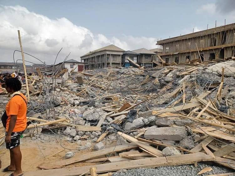 Six People De@d As Three-story Building Collapses In Onitsha (Photos)