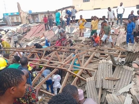 Many feared d£ad as mosque c0llapses during Prayer in Lagos (Photos) 1 Many feared d£ad as mosque c0llapses during Prayer in Lagos (Photos)
